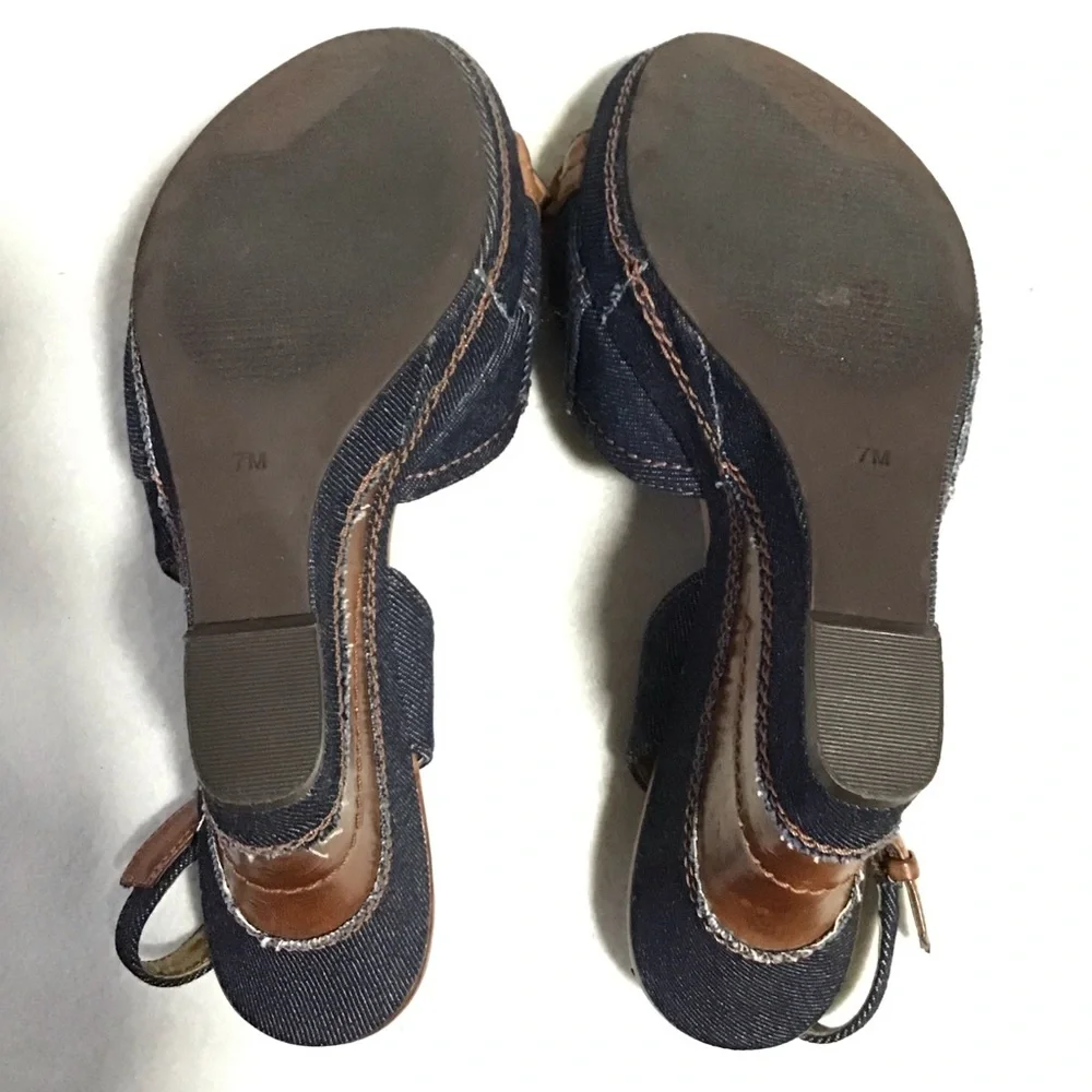 ‼️SOLD‼️GUESS DENIM LEATHER SANDALS - Picture 9 of 10
